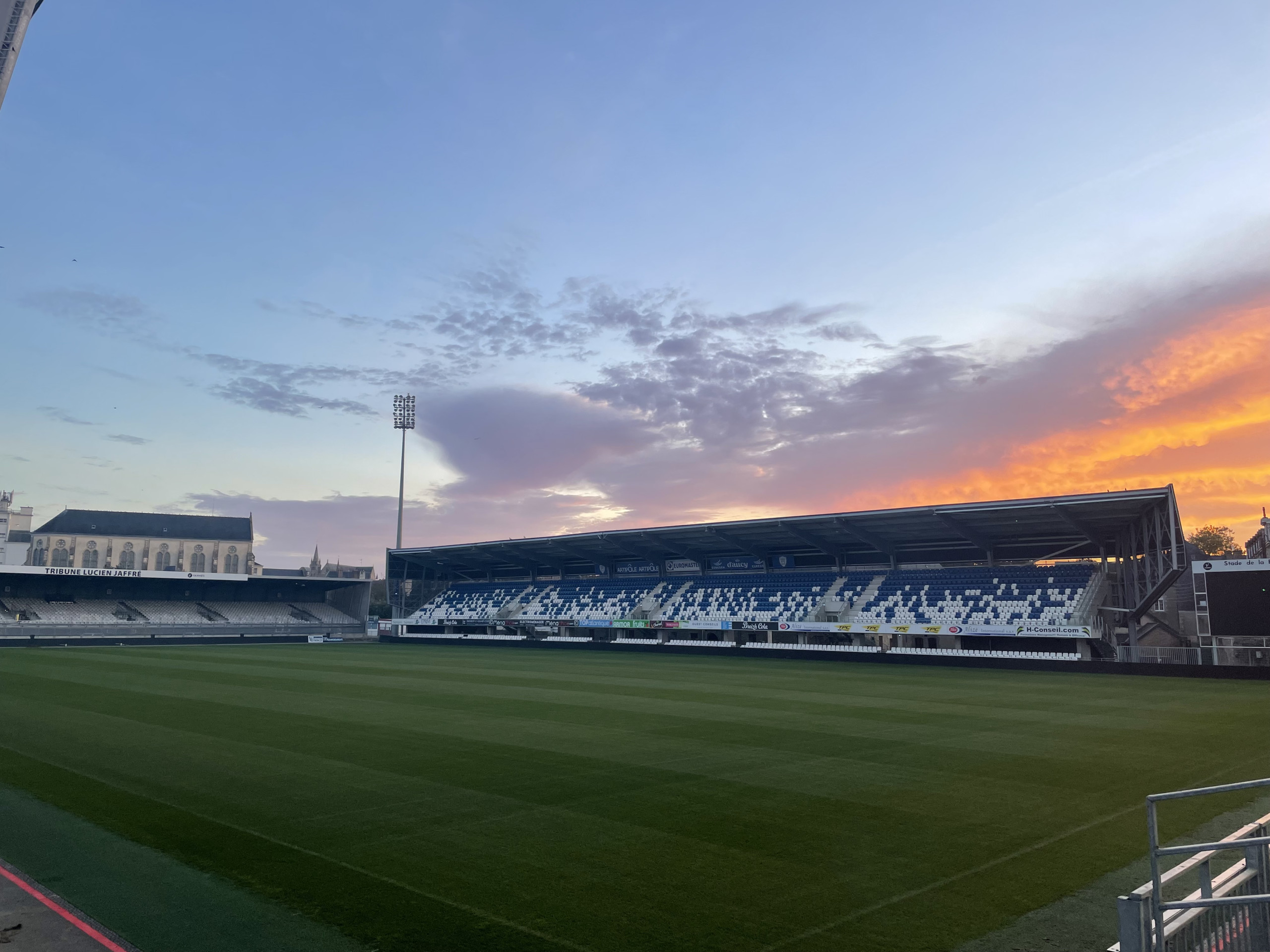 Vannes Les Secrets De Lentretien Du Stade De La Rabine Gazon Sport